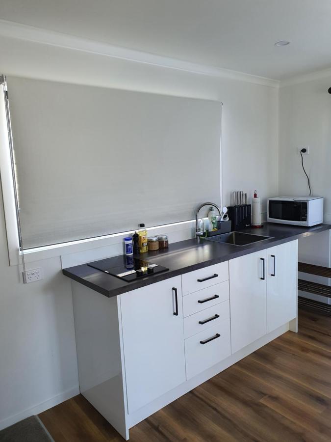 Modern 1 Bedroom Guest House Upper Hutt Bagian luar foto