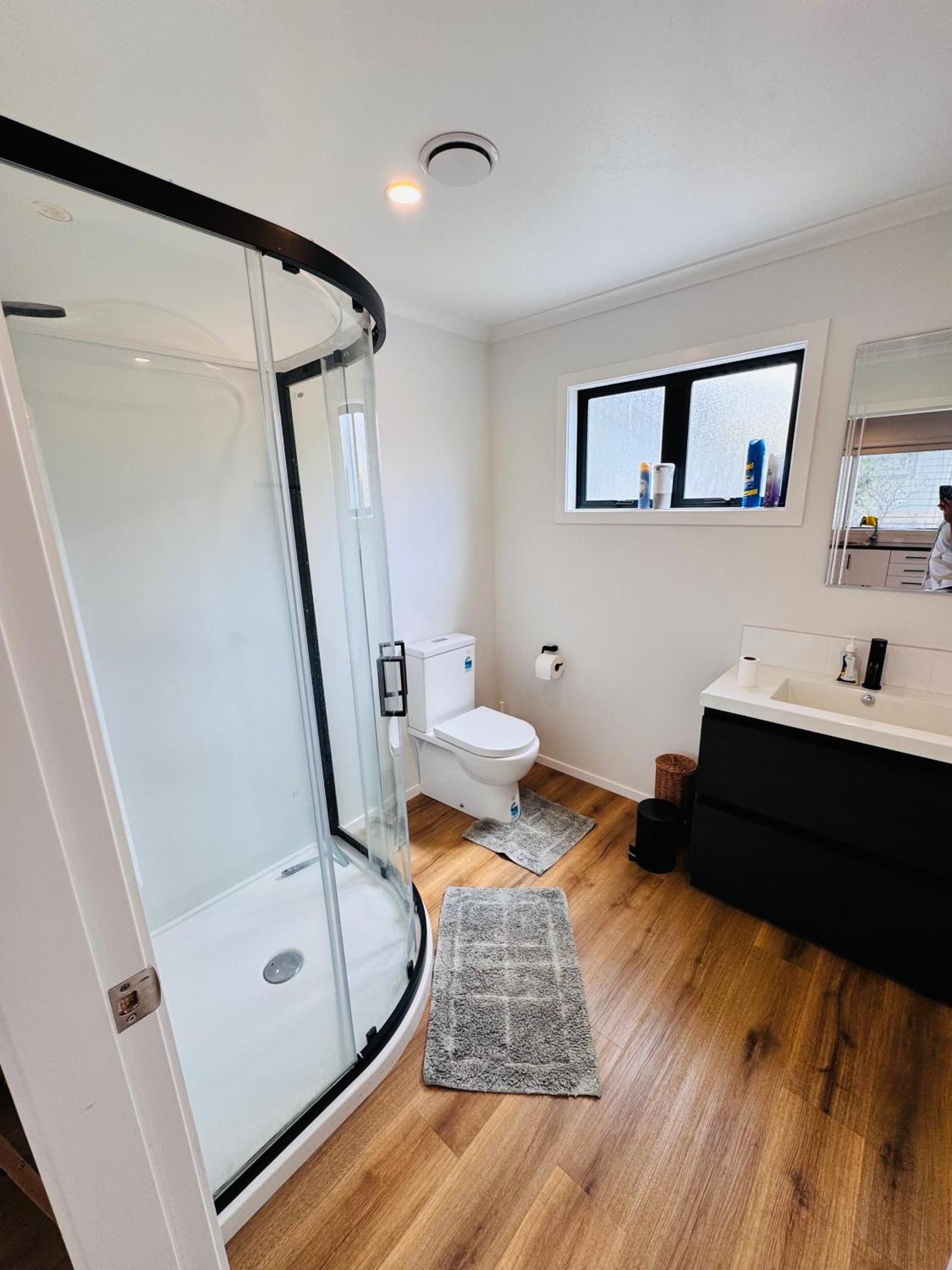 Modern 1 Bedroom Guest House Upper Hutt Bagian luar foto