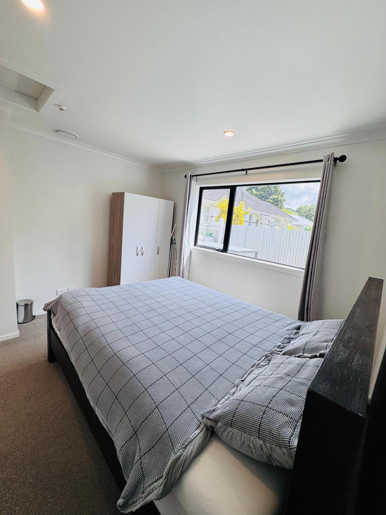 Modern 1 Bedroom Guest House Upper Hutt Bagian luar foto