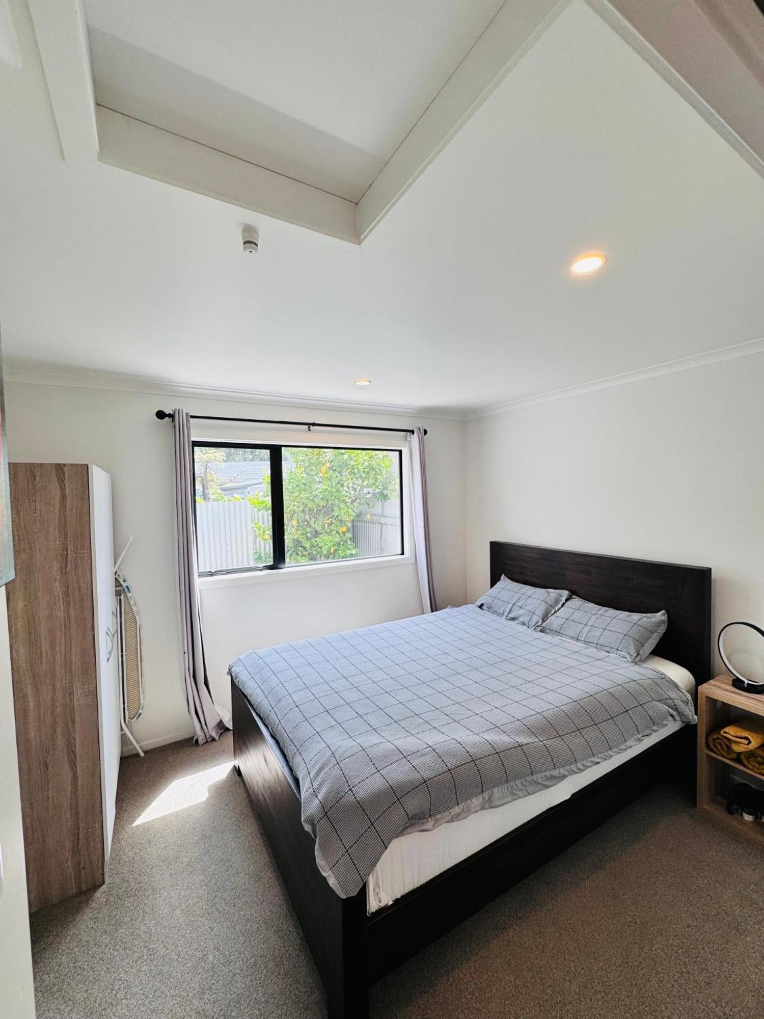 Modern 1 Bedroom Guest House Upper Hutt Bagian luar foto