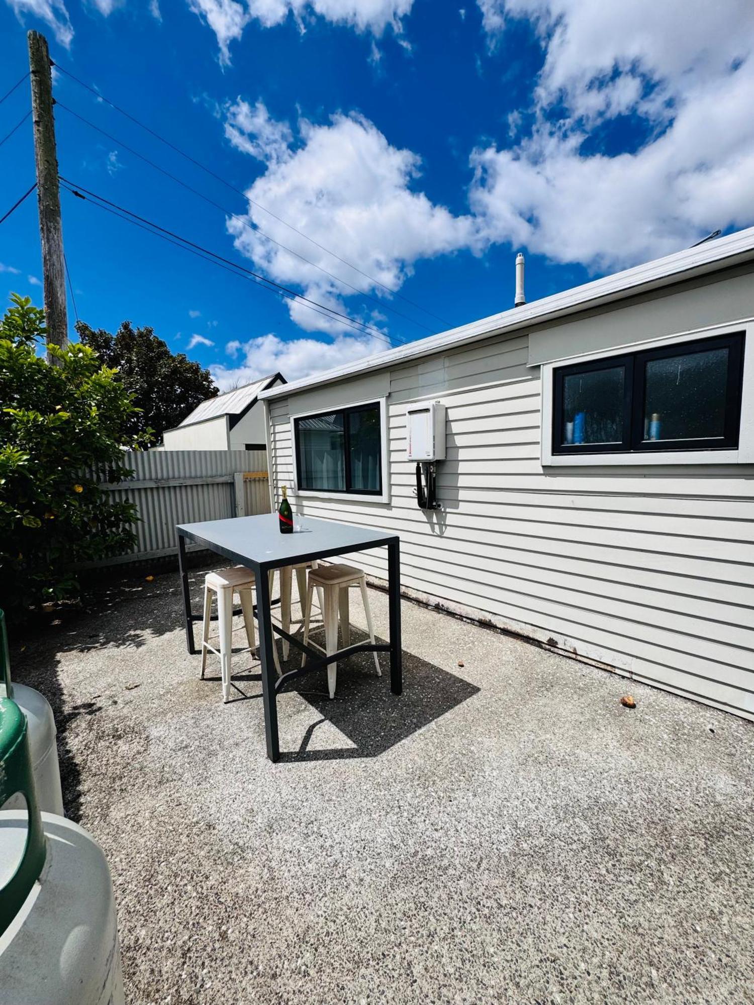 Modern 1 Bedroom Guest House Upper Hutt Bagian luar foto