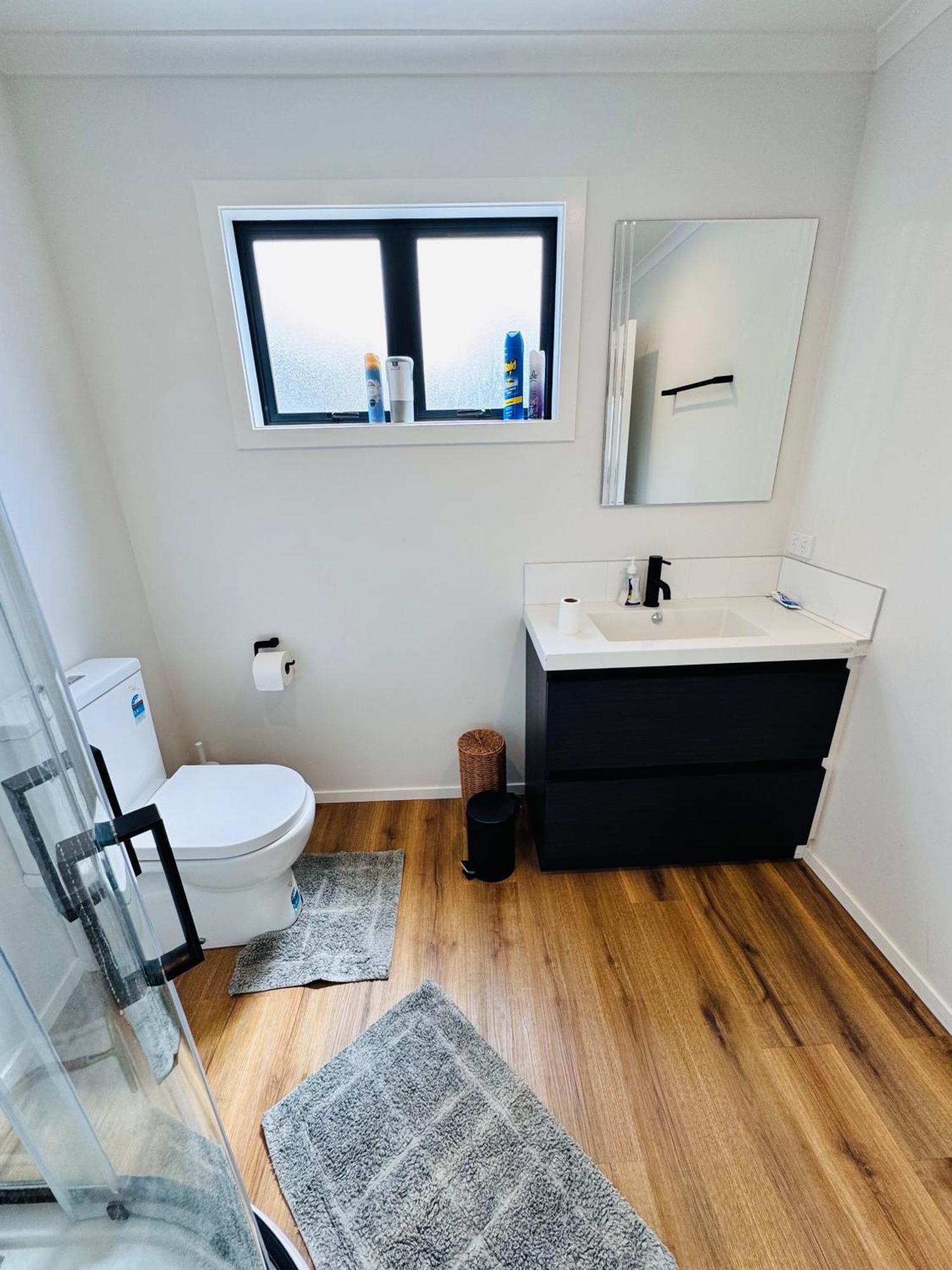 Modern 1 Bedroom Guest House Upper Hutt Bagian luar foto
